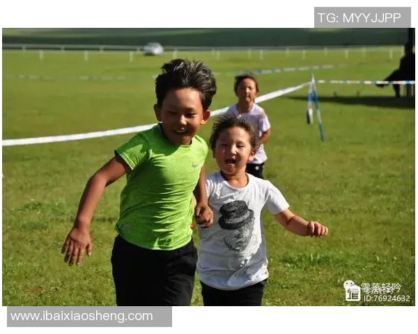 铁丝箍树下的足球明星梦与成长之路